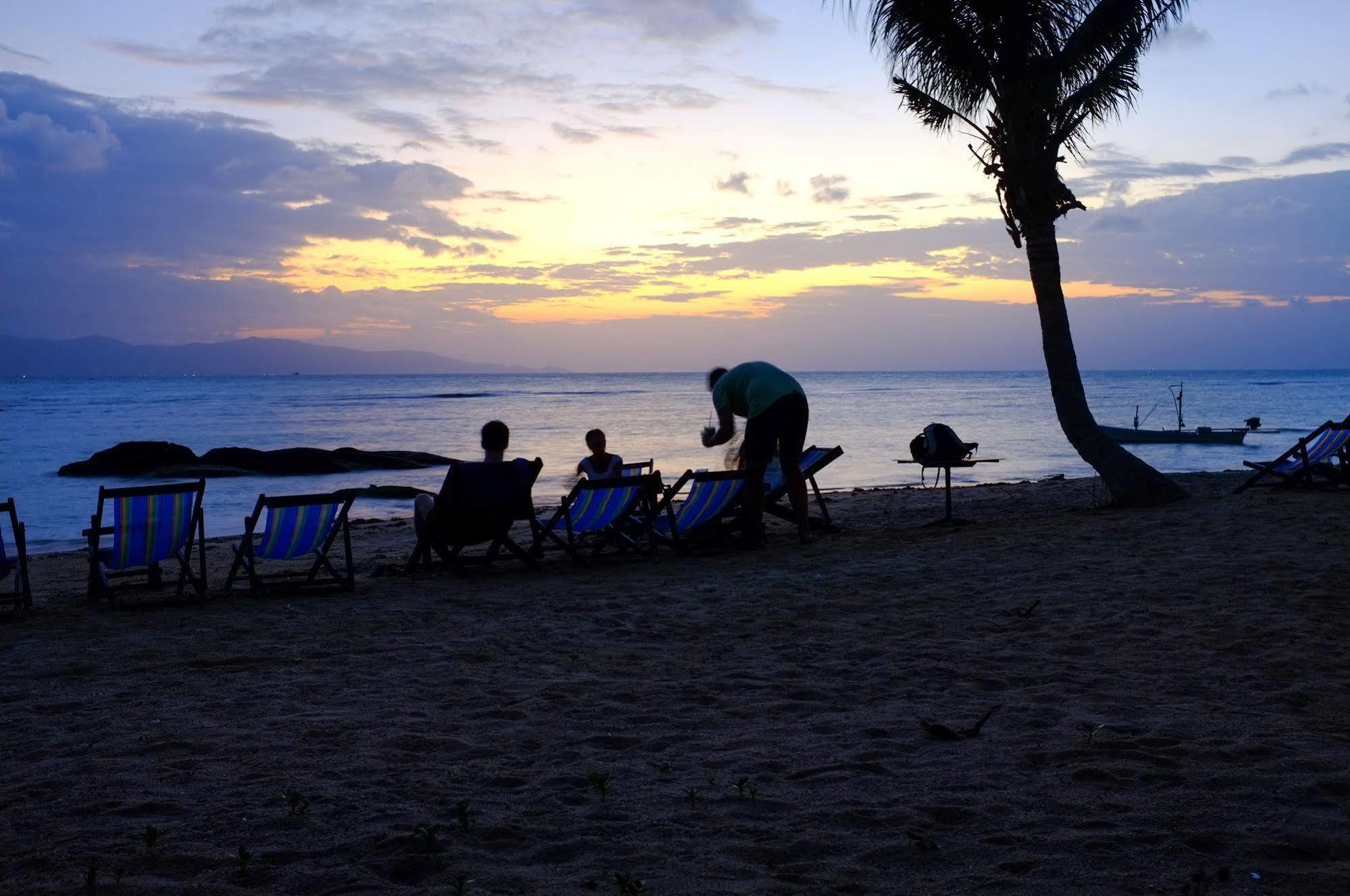 Thaniza Beachfront Resort Haad Rin Esterno foto